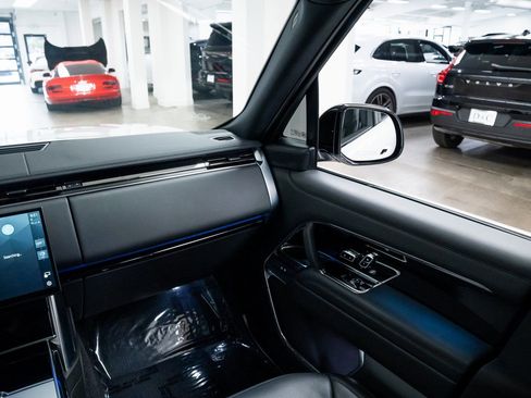Used 2024 Land Rover Range Rover SE image 11