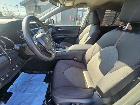Used 2020 Toyota Camry LE image 12