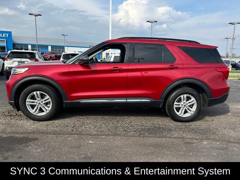 Used 2024 Ford Explorer XLT AWD/4WD image 4