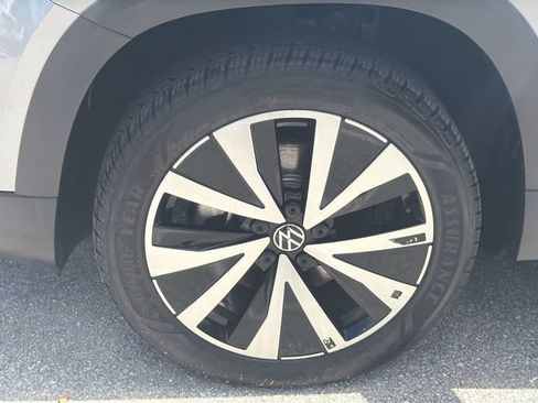 Used 2024 Volkswagen Taos SE FWD image 10