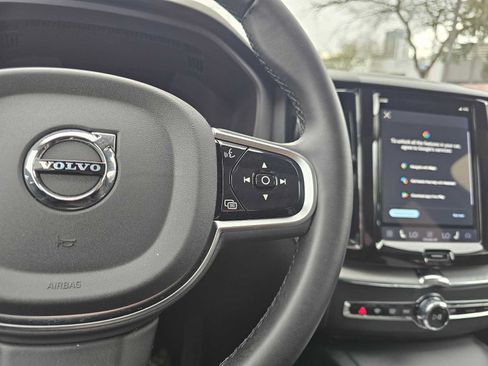 Certified 2025 Volvo XC60 B5 Plus AWD/4WD image 33