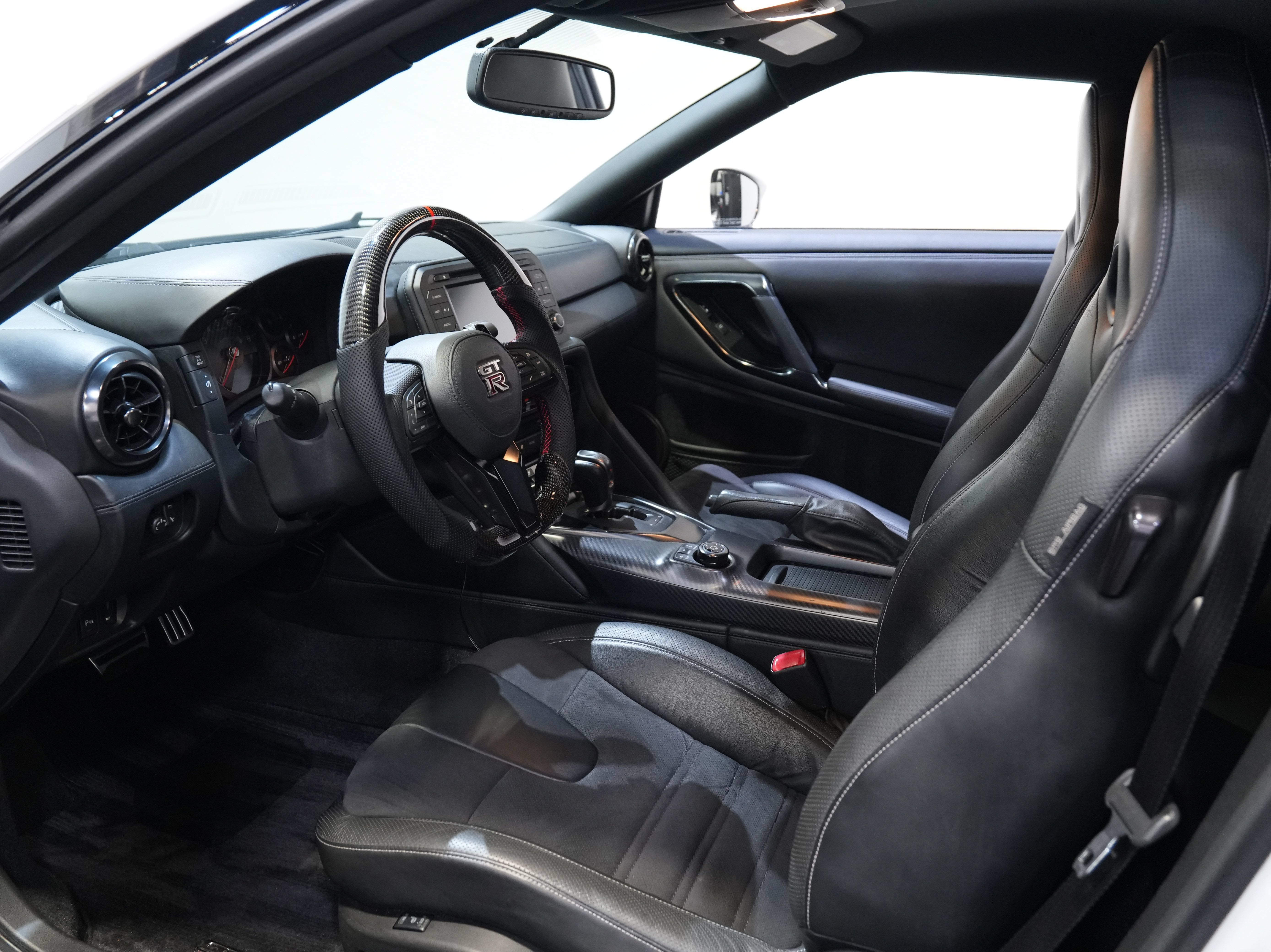 Used 2017 Nissan GT-R Premium AWD/4WD image 31