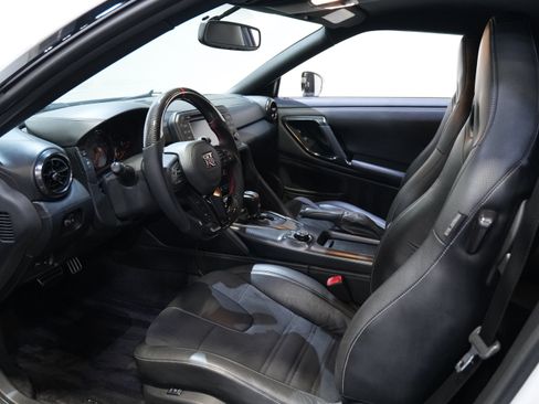 Used 2017 Nissan GT-R Premium AWD/4WD image 31