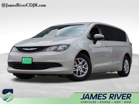 Used 2017 Chrysler Pacifica LX image 1