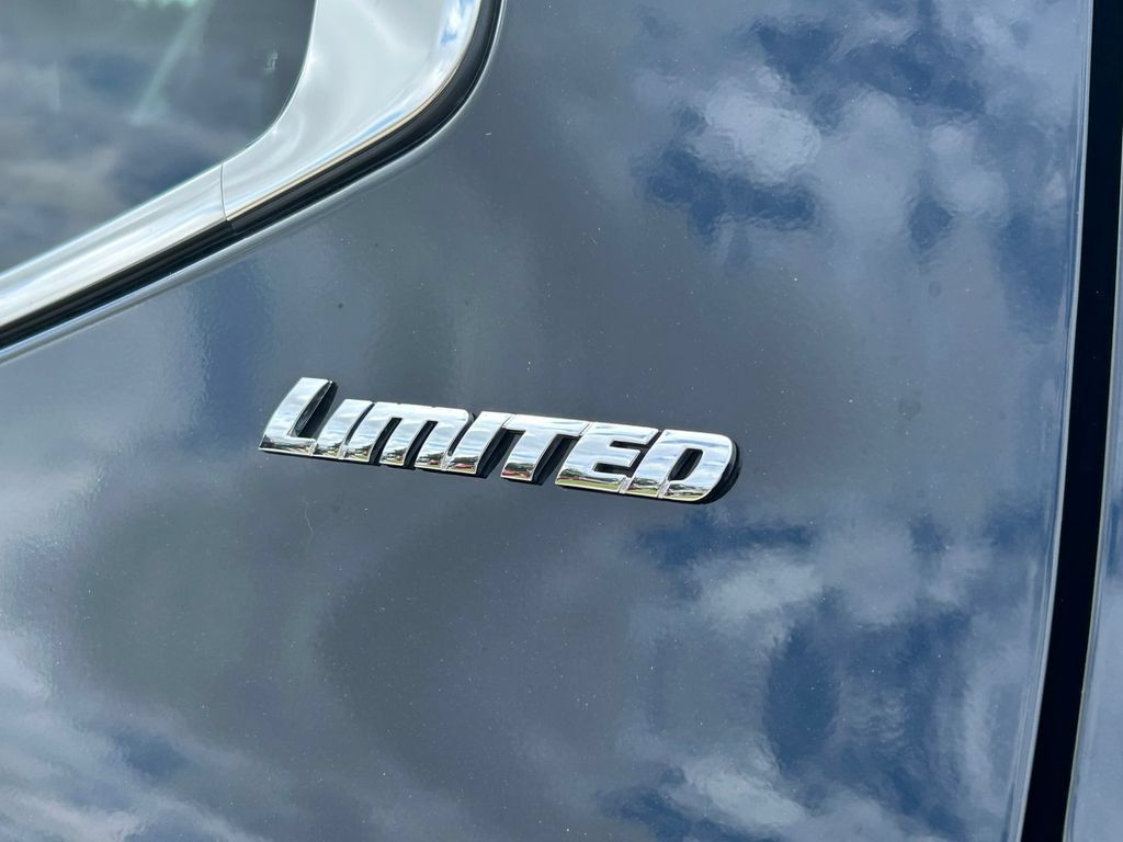 Used 2023 Toyota Tundra Limited w/ Power Package AWD/4WD image 15