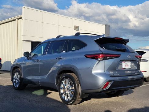 Used 2022 Toyota Highlander Limited image 4