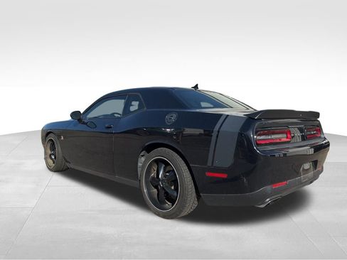 Used 2015 Dodge Challenger R/T Scat Pack w/ Leather Interior Group RWD image 3