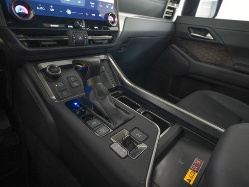 Used 2026 Lexus GX 550 w/ Accessory Package (2T) image 25