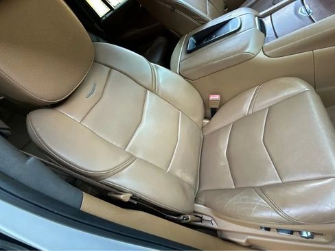 Used 2017 Cadillac Escalade Platinum RWD image 37