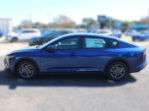 New 2025 Kia K4 LXS image 13