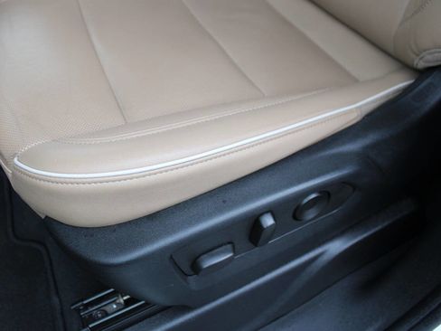 Used 2022 Chevrolet Suburban Premier image 22