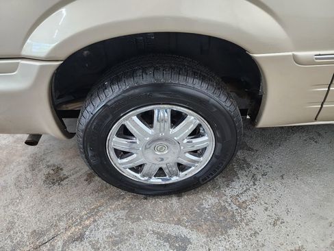 Used 2006 Chrysler Town & Country Limited w/ Trailer Tow Prep Group FWD image 35
