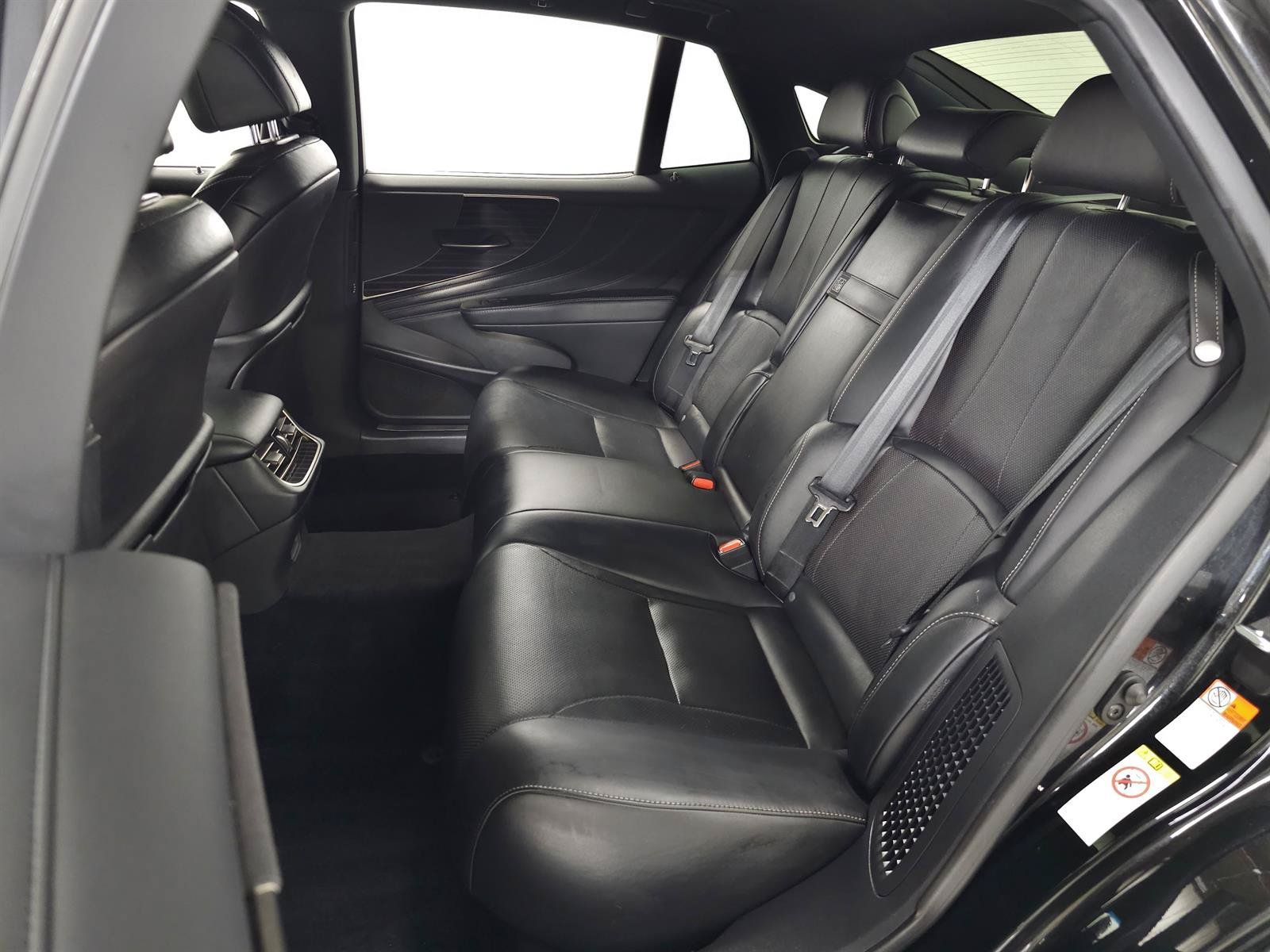 Used 2019 Lexus LS 500h AWD w/ Accessory Package (Z1) image 34