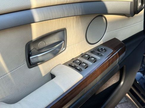 Used 2007 BMW 750i RWD image 28