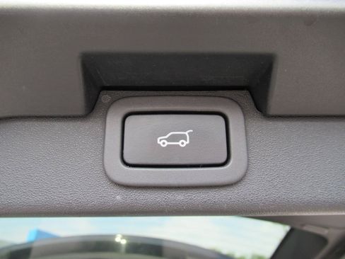 Used 2018 Land Rover Discovery HSE AWD/4WD image 40