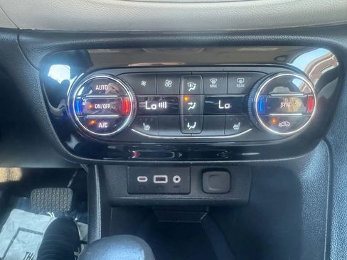 Used 2021 Buick Encore GX Select AWD/4WD image 18