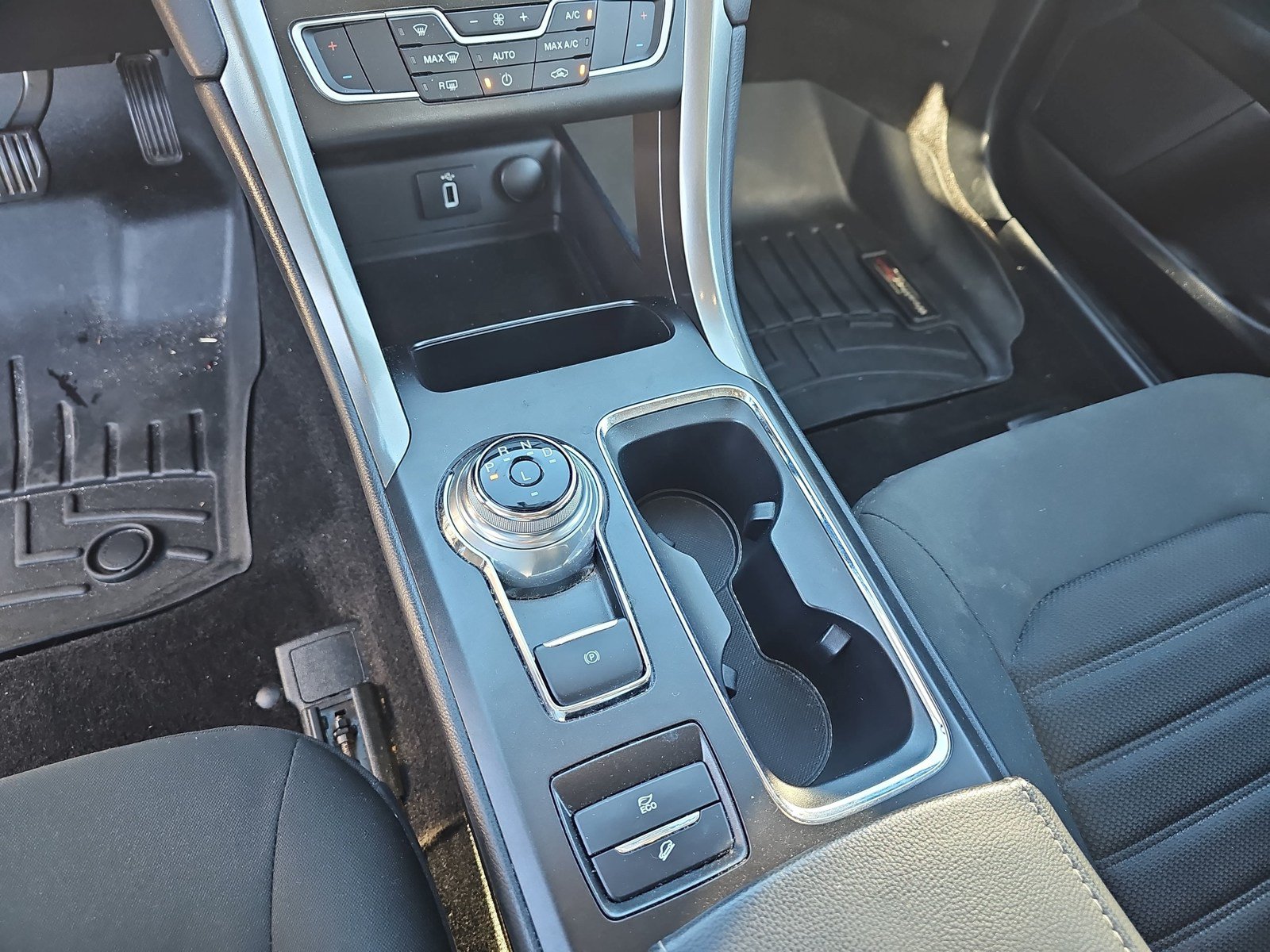 Used 2018 Ford Fusion SE FWD image 27