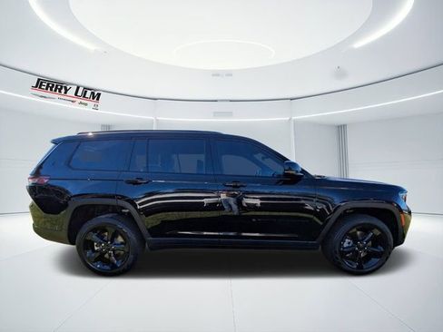 New 2025 Jeep Grand Cherokee L Limited w/ Black Appearance Package image 2