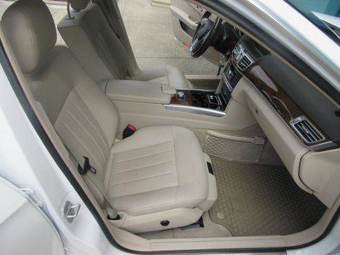 Used 2014 Mercedes-Benz E 550 4MATIC Sedan image 26