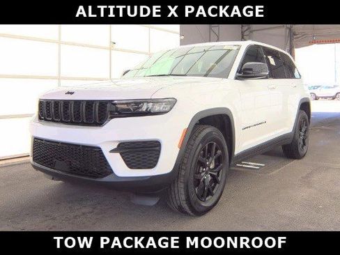 Used 2024 Jeep Grand Cherokee Altitude image 1