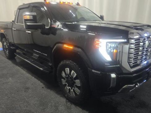 Used 2024 GMC Sierra 2500 Denali w/ Denali Reserve Package image 3