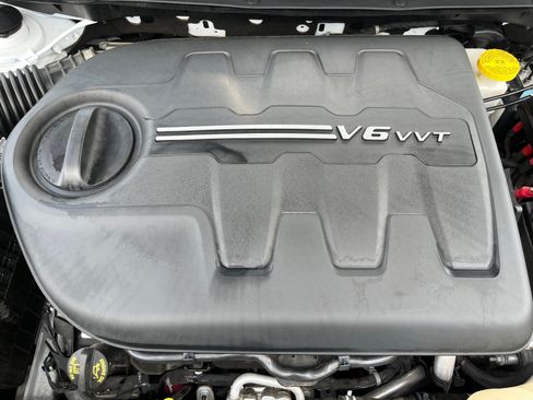 Used 2022 Jeep Cherokee Latitude AWD/4WD image 22