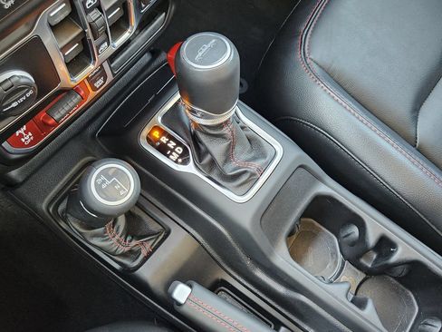 Used 2022 Jeep Gladiator Rubicon w/ LED Lighting Group AWD/4WD image 19