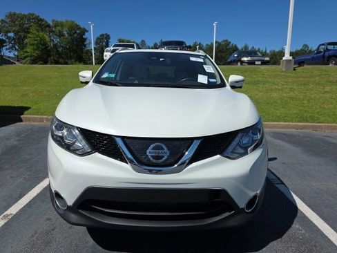 Used 2018 Nissan Rogue Sport SL w/ SL Premium Package FWD image 3