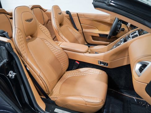 Used 2017 Aston Martin Vanquish Volante RWD image 18