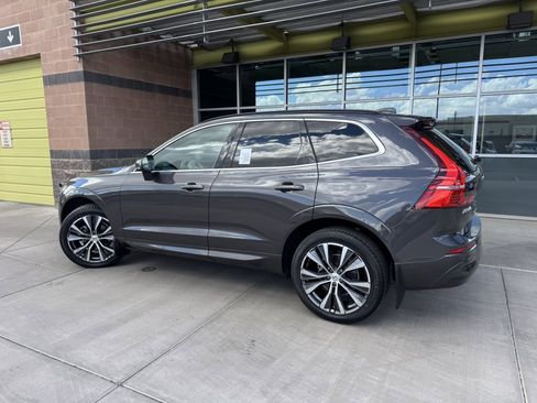 Used 2022 Volvo XC60 B5 Momentum image 5