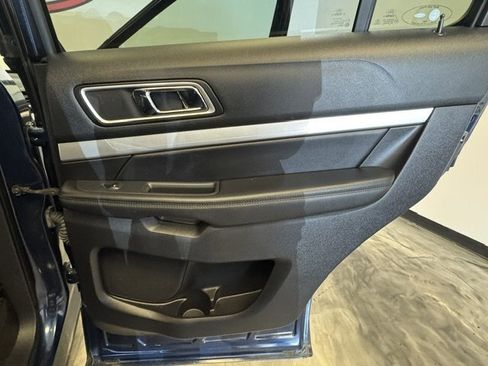 Used 2017 Ford Explorer XLT w/ Equipment Group 202A AWD/4WD image 48