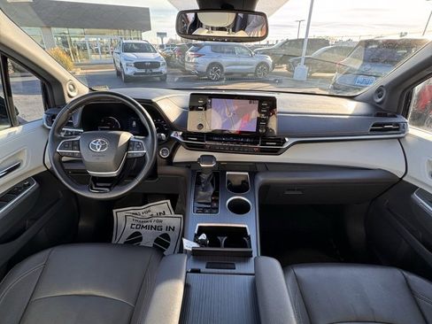 Used 2021 Toyota Sienna XSE image 18