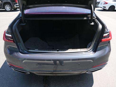 Used 2020 BMW 740i w/ Premium Package RWD image 25