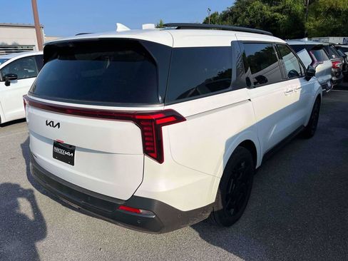 Certified 2026 Kia Carnival SX Prestige FWD image 2