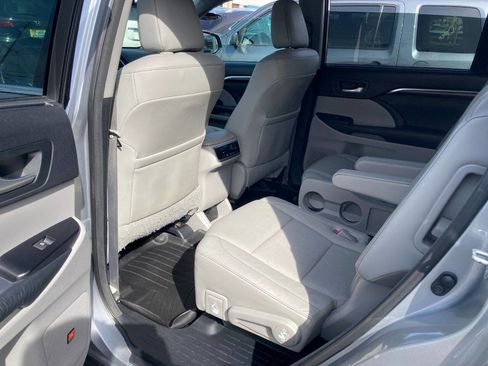 Used 2015 Toyota Highlander Limited image 32