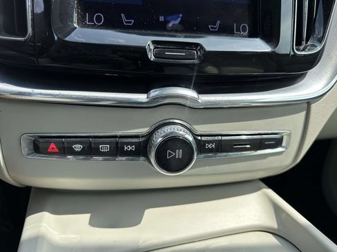 Used 2021 Volvo XC60 T5 Momentum AWD/4WD image 26