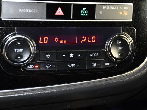Used 2019 Mitsubishi Outlander SEL AWD/4WD image 28