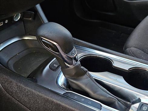 Used 2024 Chevrolet Malibu LT image 16