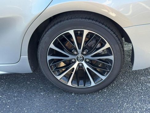 Used 2018 Toyota Camry SE image 9