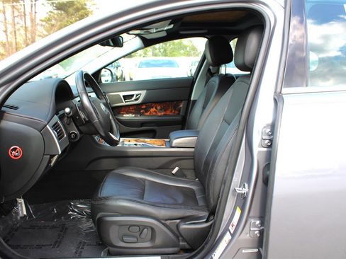 Used 2009 Jaguar XF Luxury image 20