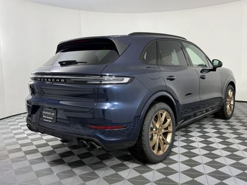 Certified 2026 Porsche Cayenne AWD/4WD image 9