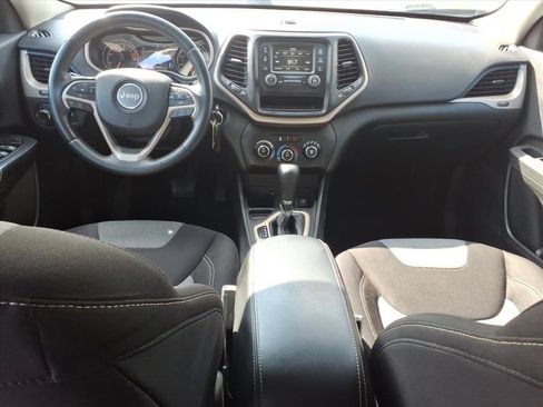 Used 2016 Jeep Cherokee Sport FWD image 26