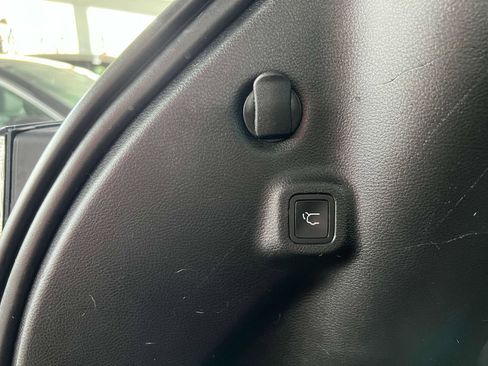 Used 2022 Jeep Compass Limited w/ (RED) Package image 9