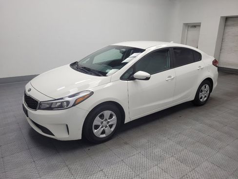 Used 2017 Kia Forte LX FWD image 2