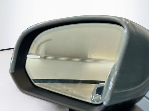 Used 2025 Volvo XC40 B5 Core image 16