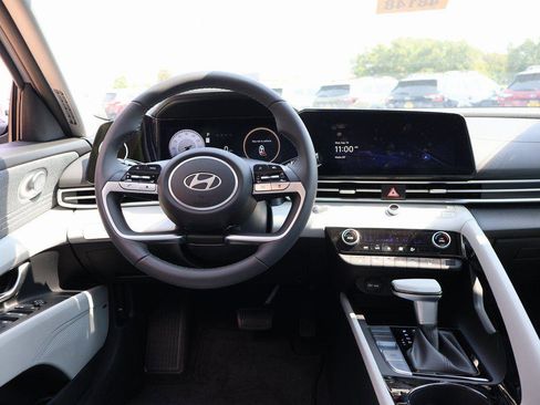 New 2025 Hyundai Elantra Limited image 19