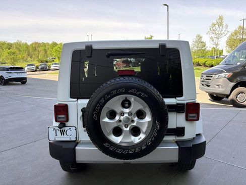 Used 2015 Jeep Wrangler Unlimited Sahara w/ Connectivity Group AWD/4WD image 6