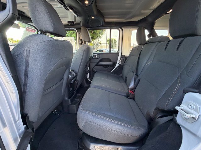 Used 2024 Jeep Wrangler Unlimited Sahara AWD/4WD image 35