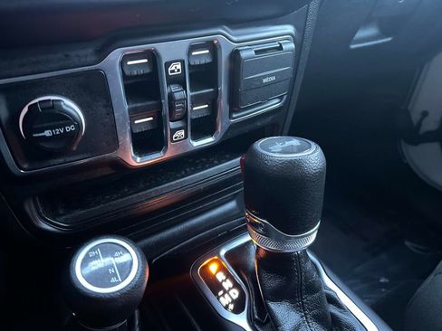 Used 2023 Jeep Wrangler Unlimited w/ Sun & Screen Package image 36