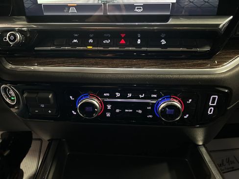 Used 2025 GMC Sierra 1500 Elevation w/ LPO, Elevation Black Package AWD/4WD image 19